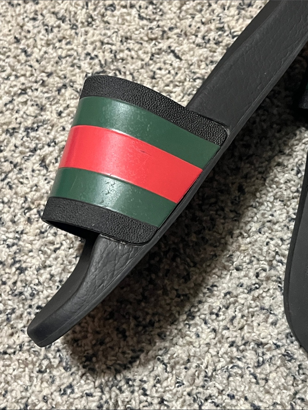 The Gucci Pursuit ‘72 Rubber Slide - Picture 7 of 8